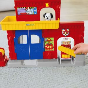 BGC67_little_people_fire_station_d_5
