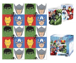 Koc polarowy i kubek Avengers